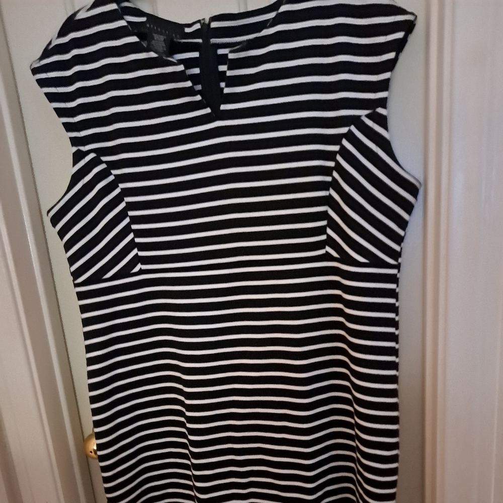 Attention dress XL,black and white strips